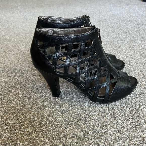 Sofft Black Leather Strappy Woven High Heel Booties with Front Zipper, Size 7.5 - Picture 2 of 9